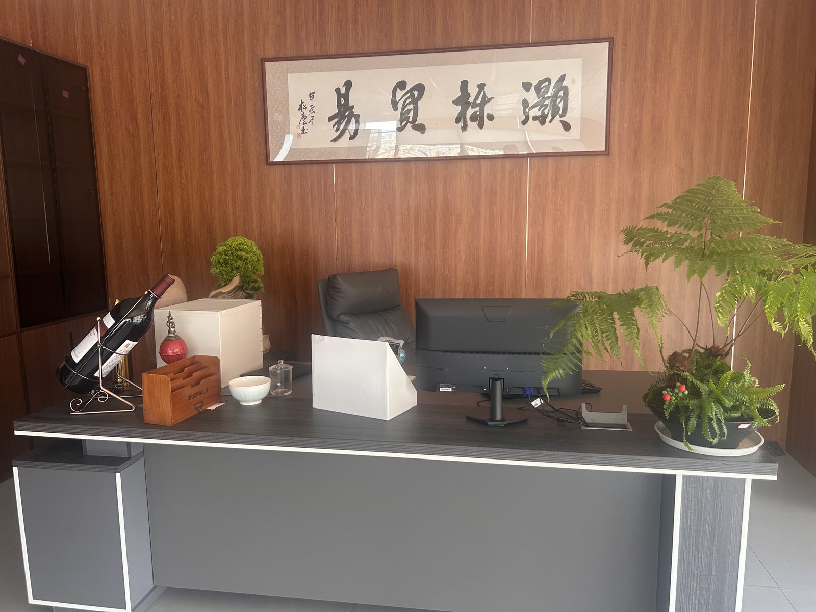 老板桌与办公椅,义乌办公家具回收现场实拍