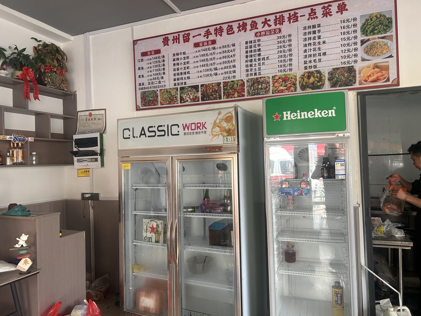 饭店饮料啤酒冷藏柜,义乌厨具回收现场实拍