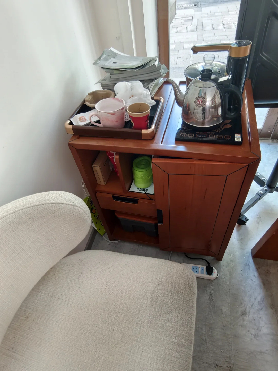 茶桌与茶台组合,义乌办公家具回收现场实拍